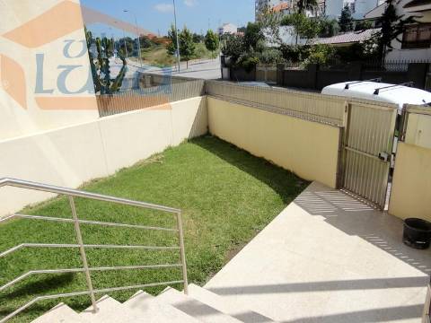 Moradia Nova T4 Centro de Vila Nova de Gaia garagem para 3 carros 