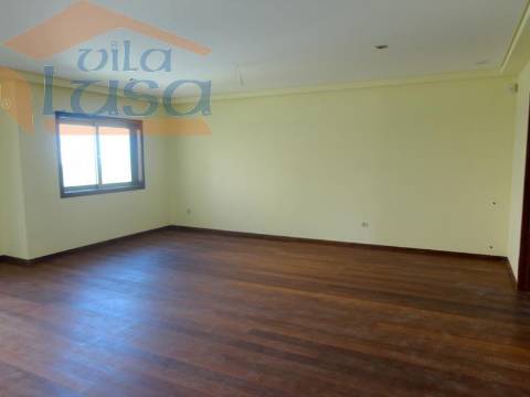 Moradia Nova T4 Centro de Vila Nova de Gaia garagem para 3 carros 