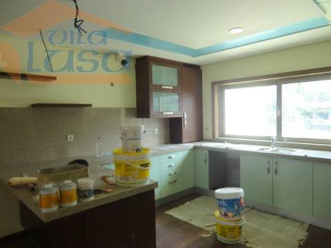 Moradia Nova T4 Centro de Vila Nova de Gaia garagem para 3 carros 