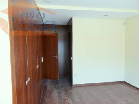 Moradia Nova T4 Centro de Vila Nova de Gaia garagem para 3 carros 