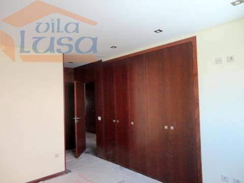 Moradia Nova T4 Centro de Vila Nova de Gaia garagem para 3 carros 