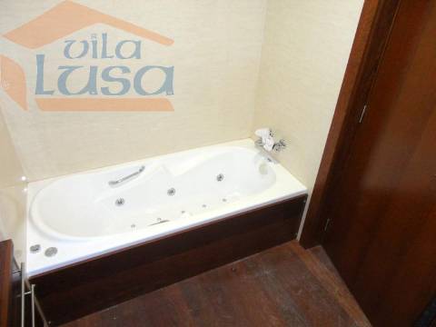 Moradia Nova T4 Centro de Vila Nova de Gaia garagem para 3 carros 