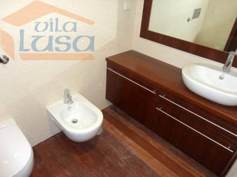 Moradia Nova T4 Centro de Vila Nova de Gaia garagem para 3 carros 