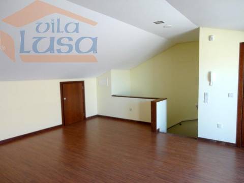 Moradia Nova T4 Centro de Vila Nova de Gaia garagem para 3 carros 