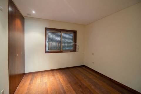 Moradia Nova T4 Centro de Vila Nova de Gaia garagem para 3 carros 