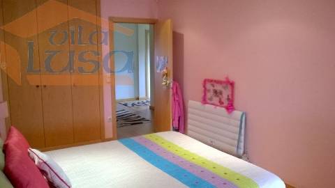 Moradia de 3 Frentes em "Vila Beatriz"