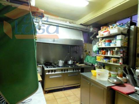 Restaurante Valadares mobilado cozinha completamente equipada a funcionar 