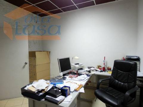 Loja Centro de Valadares com 240 m2 