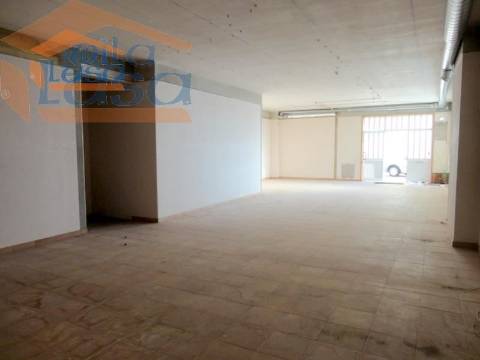 Armazém, Arcozelo com 2 Portões