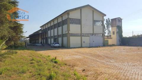 Armazém Zona Industrial de Avintes com 18.500 m2 terreno