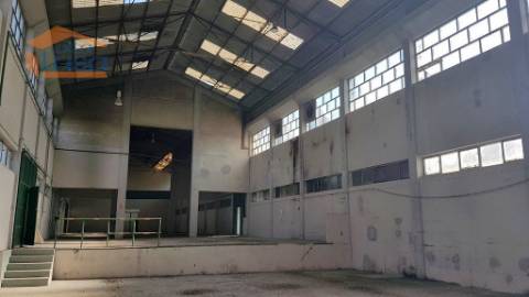 Armazém Zona Industrial de Avintes com 18.500 m2 terreno