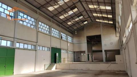 Armazém Zona Industrial de Avintes com 18.500 m2 terreno