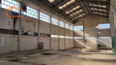 Armazém Zona Industrial de Avintes com 18.500 m2 terreno