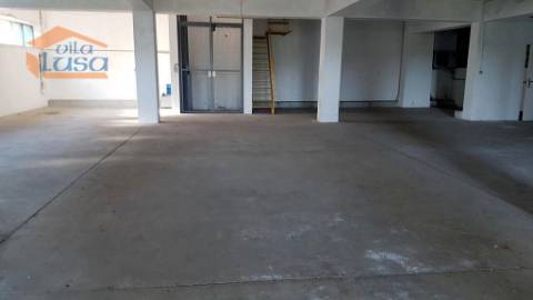 Armazém Zona Industrial de Avintes com 18.500 m2 terreno