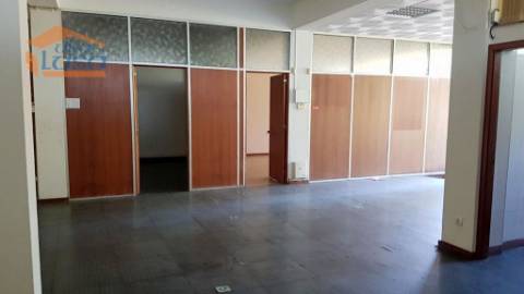 Armazém Zona Industrial de Avintes com 18.500 m2 terreno