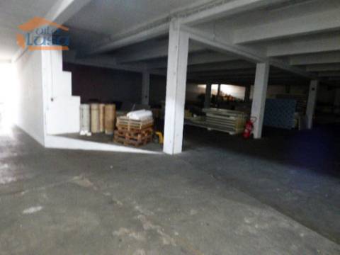Armazém 8.000 m2 de área coberta Vila Nova de Gaia