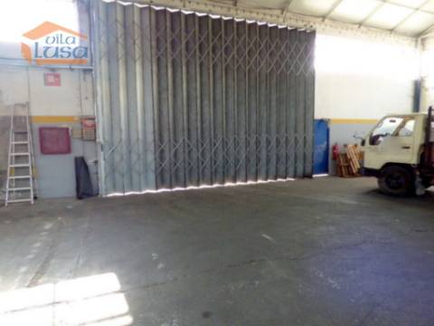 Armazém 8.000 m2 de área coberta Vila Nova de Gaia