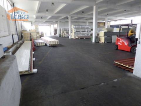 Armazém 8.000 m2 de área coberta Vila Nova de Gaia