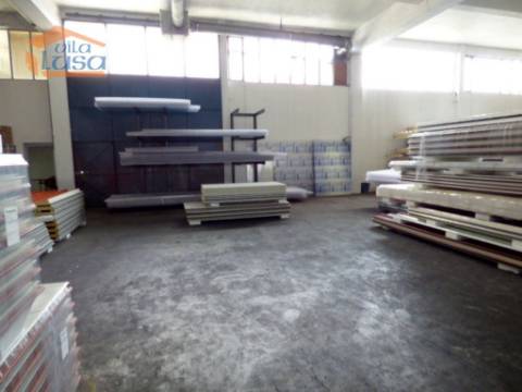 Armazém 8.000 m2 de área coberta Vila Nova de Gaia