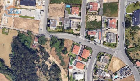 Terreno Urbano Perosinho com 400 m² para Construção de Moradia de 3 Frentes