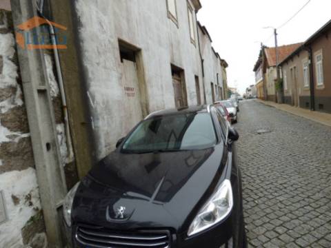 Centro de Valadares: Oportunidade Única para Reabilitação