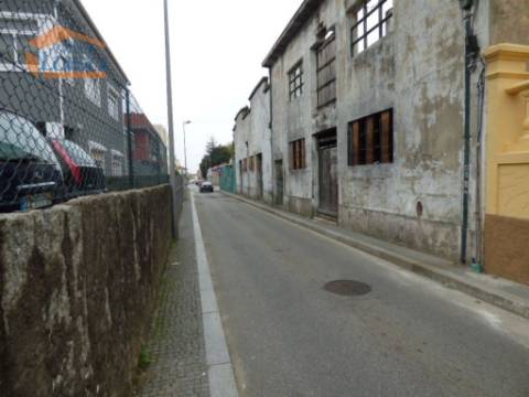 Centro de Valadares: Oportunidade Única para Reabilitação