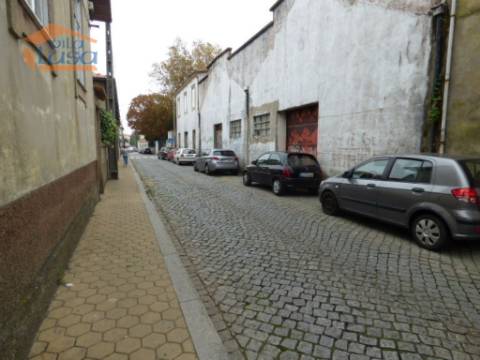 Centro de Valadares: Oportunidade Única para Reabilitação