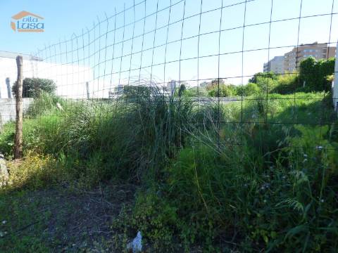 Lote de Terreno Oliveira do Douro Centro construção de Moradia 3 Frentes