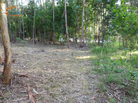 Terreno com 2.200 m2 para construção de uma moradia de 4 frentes em Perosinho e Seixezelo