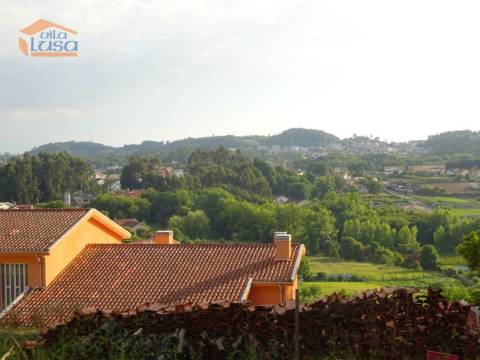 Terreno com 2.200 m2 para construção de uma moradia de 4 frentes em Perosinho e Seixezelo