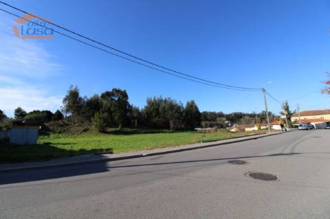 Terreno Plano de 14.000 m2 com Pip aprovado para condomínio de 8 moradias em banda Serzedo 