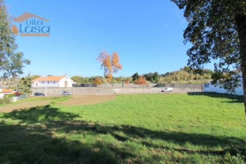 Terreno Plano com Pip aprovado para condomínio de 8 moradias em banda Serzedo 