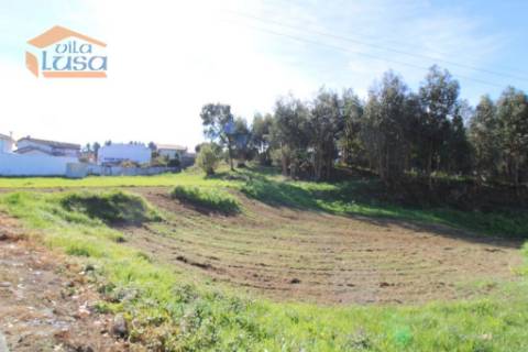 Terreno Plano com Pip aprovado para condomínio de 8 moradias em banda Serzedo 