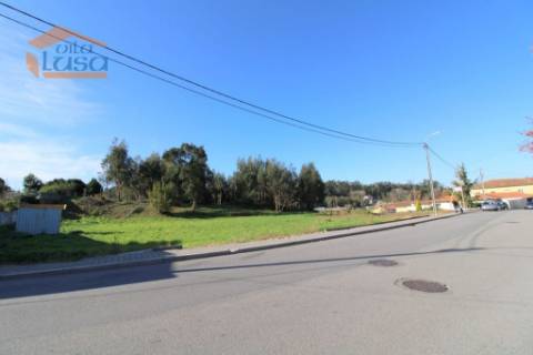 Terreno Plano com Pip aprovado para condomínio de 8 moradias em banda Serzedo 