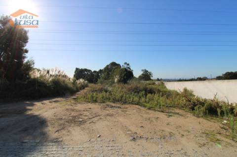 Terreno com 12.317 m2 no centro dos Carvalhos para a construção de 13 moradias Térreas de 4 Frentes