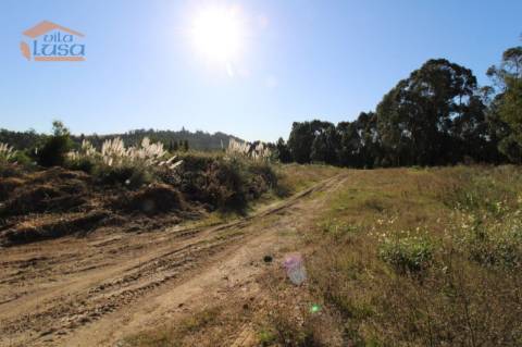 Terreno com 12.317 m2 no centro dos Carvalhos para a construção de 13 moradias Térreas de 4 Frentes