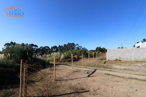 Terreno com 12.317 m2 no centro dos Carvalhos para a construção de 13 moradias Térreas de 4 Frentes