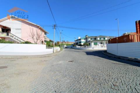 Terreno com 12.317 m2 no centro dos Carvalhos para a construção de 13 moradias Térreas de 4 Frentes