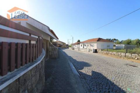 Terreno com 12.317 m2 no centro dos Carvalhos para a construção de 13 moradias Térreas de 4 Frentes