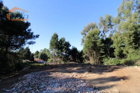 Terreno com 2.319,70 m2 no centro dos Carvalhos para a construção de moradia de 4 Frentes