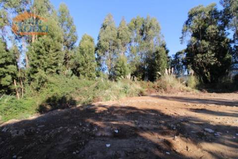 Duas Parcelas de Terreno com  4.627,30 m2 no centro dos Carvalhos para a construção de moradias de 4 Frentes