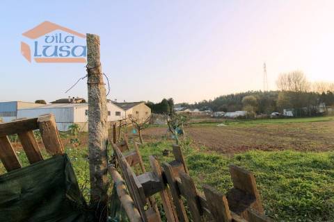 Terreno agrícola com 5.300 m2 junto a linha de água