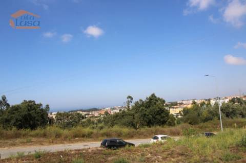   Lote de terreno localizado em Mafamude Vilar do Paraíso com 271 m2, ideal para construção de moradia com 2 frentes e 3