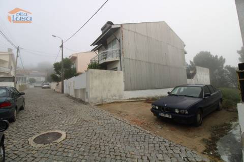 Lote de Terreno no Centro dos Carvalhos para contrução de Moradia