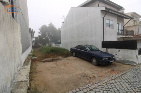Lote de Terreno no Centro dos Carvalhos para contrução de Moradia