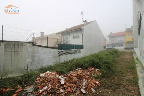 Lote de Terreno no Centro dos Carvalhos para contrução de Moradia