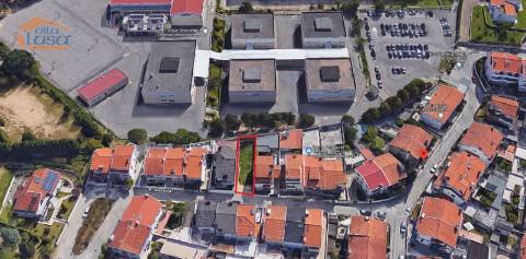 Lote de Terreno no Centro dos Carvalhos para contrução de Moradia