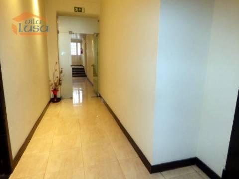 Prédio no Porto destinado a Hotel com 20 quartos a Funcionar