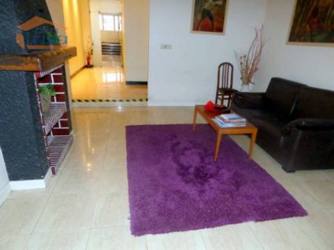 Prédio no Porto destinado a Hotel com 20 quartos a Funcionar