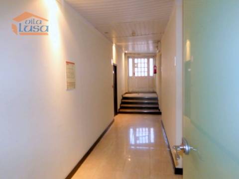 Prédio no Porto destinado a Hotel com 20 quartos a Funcionar